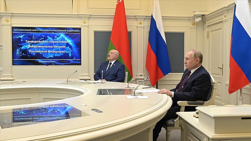 Putin, nükleer üçleme güçlerinin yer aldığı tatbikatı başlattı