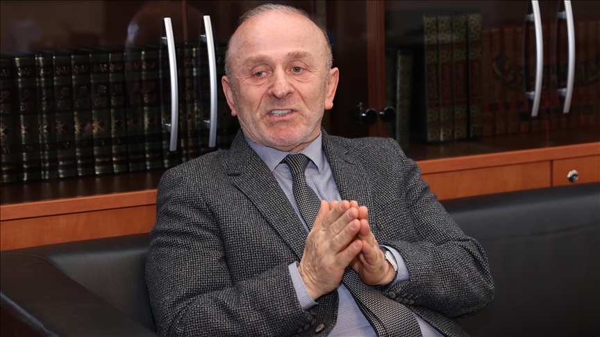 Belçika'daki Müslümanların temsilcisi Üstün: "Bizi siyaset malzemesi yapmak istiyorlar"