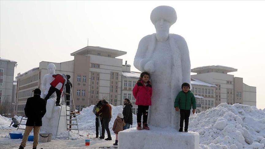 Ağrı'da 'Anadolu Masal Kahramanları'nın kardan heykelleri festivale renk katacak