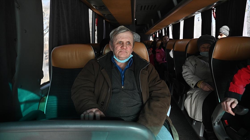 Anadolu Ajansı, Ukrayna'nın Donbas bölgesinden Rusya'ya sivillerin tahliyesini takip ediyor