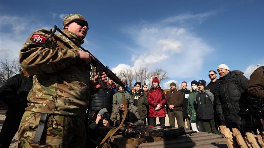 آموزش آمادگی دفاعی به غیرنظامیان در اوکراین برای مقابله با حمله احتمالی روسیه