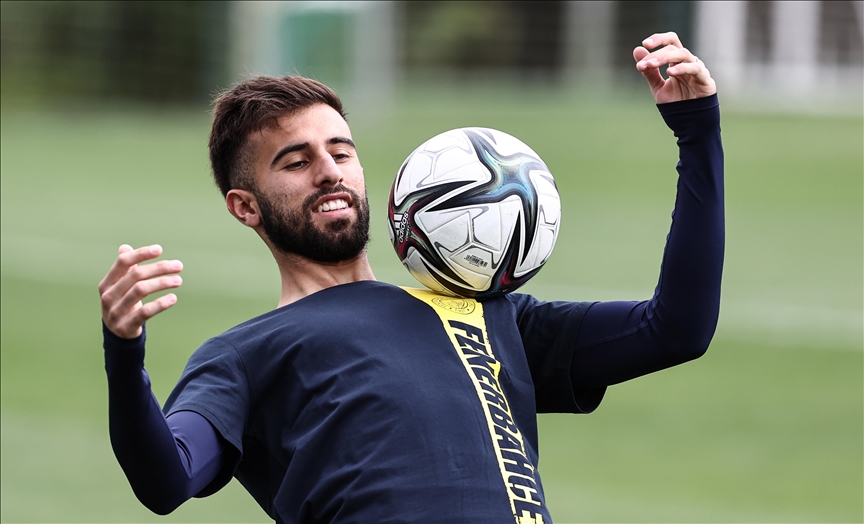Fenerbahce extend deal with Diego Rossi