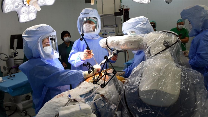 Bursada robotik cerrahiyle 100ü aşkın ortopedi hastası sağlığına kavuştu
