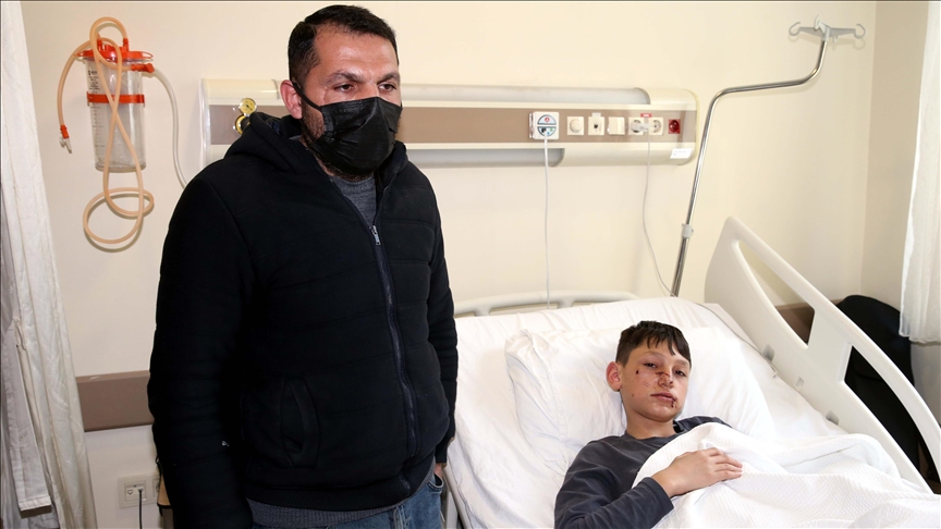 Ekmek almaya giderken sokak köpeğinin saldırısında yaralanan çocuk tedavi altına alındı