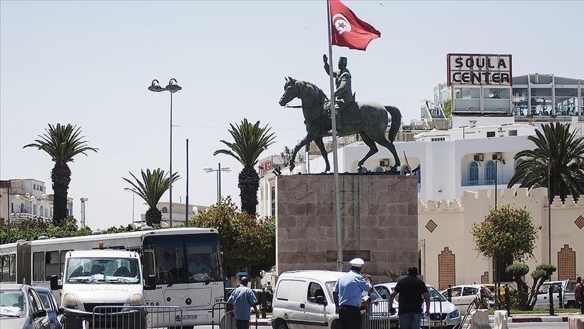 "شح سلع أساسية" أحدث أزمات تونس المعيشية (تقرير)