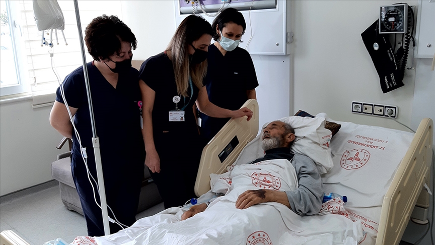Boluda 96 yaşındaki Abdullah dede koronavirüsü yendi