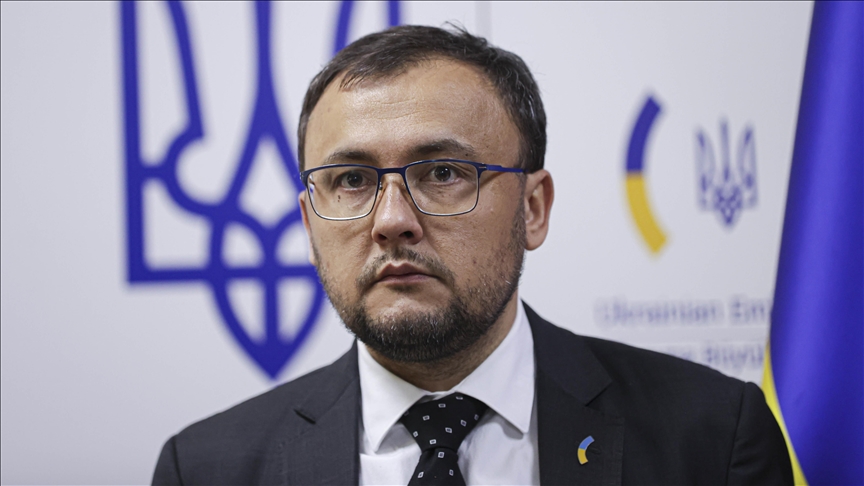 Ukraine asks Turkiye to close straits for Russian ships