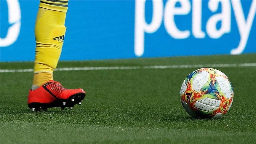 Ukraine suspends Premier League after Russia's military intervention