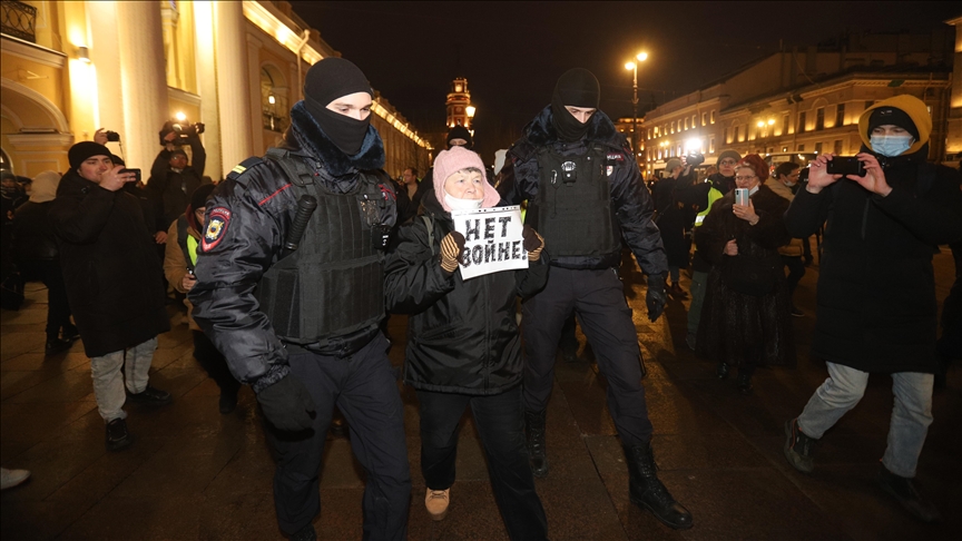 Rusya'da 'savaşa hayır' gösterileri yapılıyor