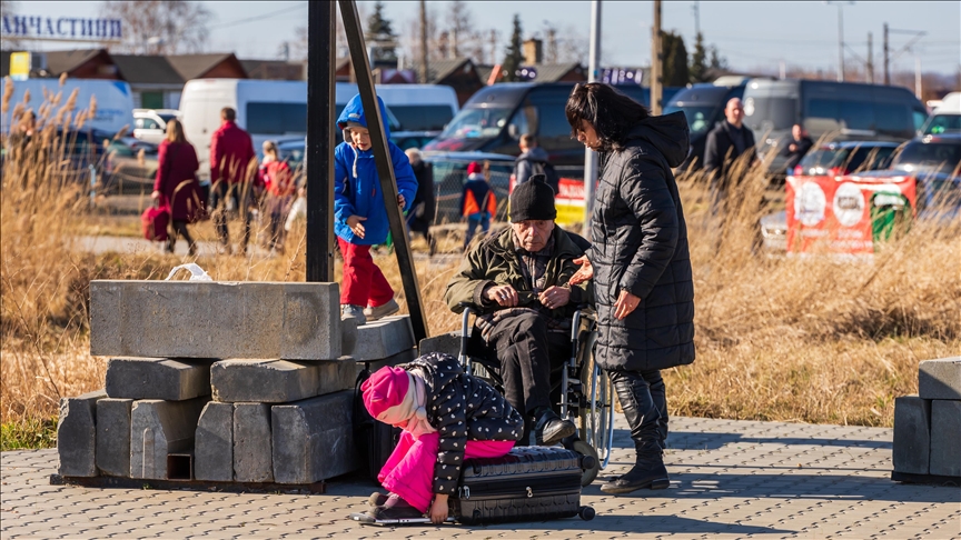 Slovakia to grant entry to fleeing Ukrainians