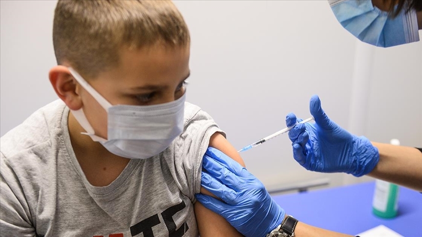 EMA, Pfizer-BioNTech aşısının takviye dozunu 12 yaş üzeri için tavsiye etti