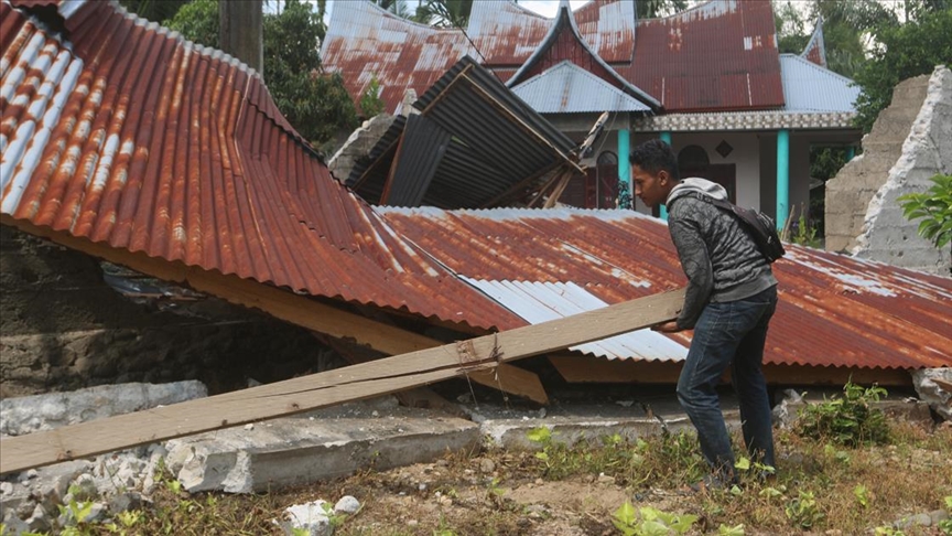 Endonezya’da 6,2 büyüklüğünde deprem meydana geldi