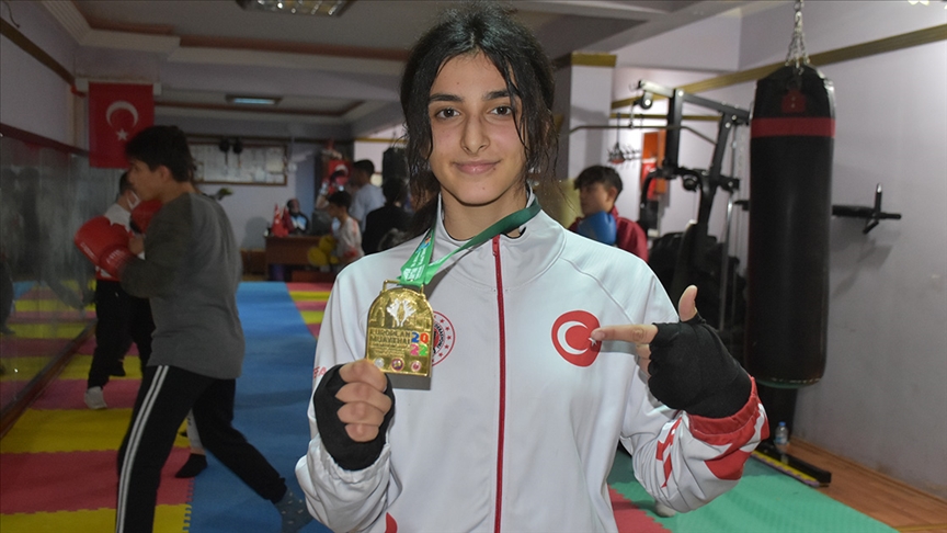 Yıldızlarda Avrupa şampiyonu muaythai sporcusu Eylül Aslan'ın hedefi büyük