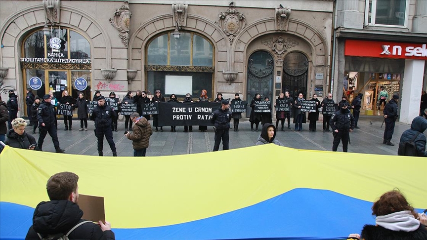 Antiratni protest u Beogradu: "Žene u crnom" razvile veliku zastavu Ukrajine