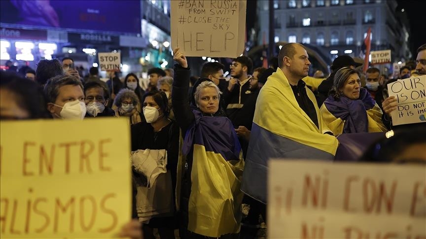 Madrid: manifestation contre l'intervention militaire russe en Ukraine