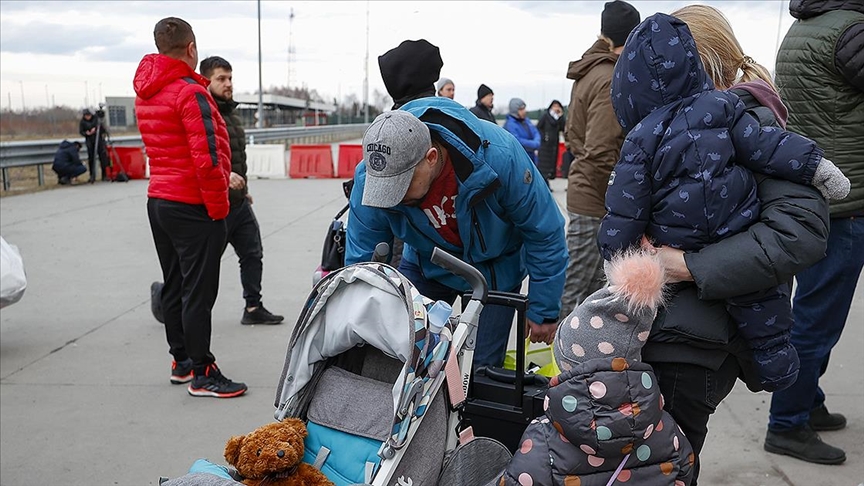 Polonya-Ukrayna sınırı çocuklu aileler haricinde sivillere kapatıldı
