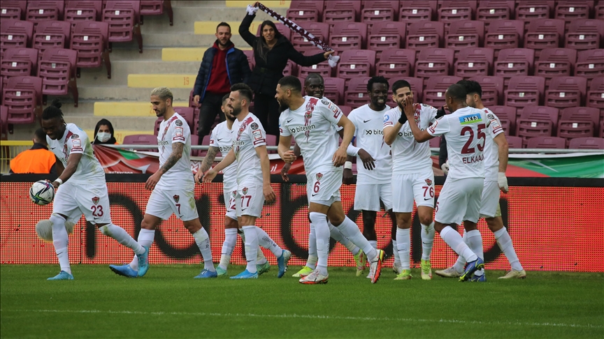 Atakaş Hatayspor, sahasında Öznur Kablo Yeni Malatyaspor'u 5-2 mağlup etti