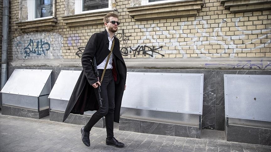 Najmlađi ukrajinski zastupnik u odijelu s oružjem u odbrani Kijeva