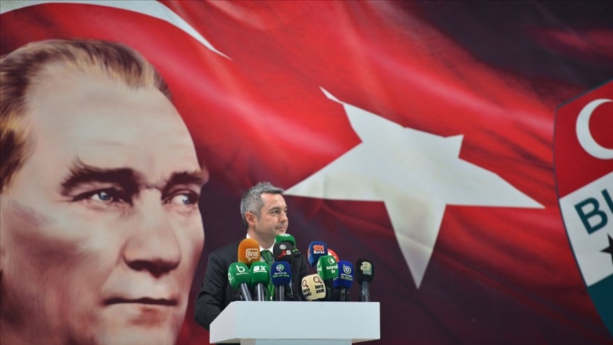 Bursasporun yeni başkanı Ömer Furkan Banaz oldu