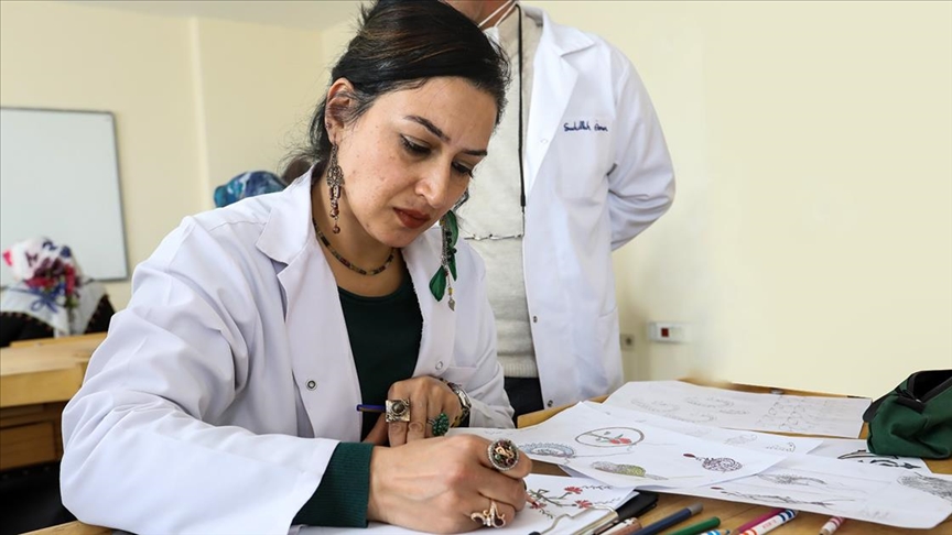 Van'ın asırlık sanatı 'savatlı gümüş işlemeciliği' kadınlara öğretiliyor