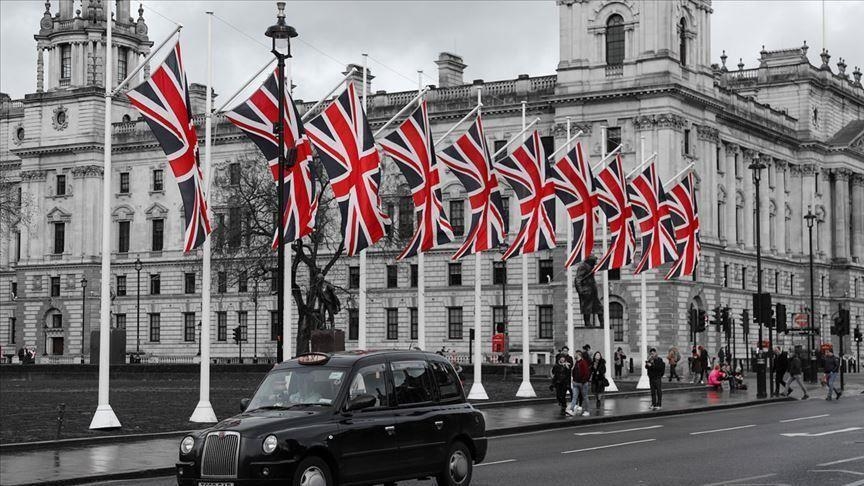 Londres va procéder au gel complet des avoirs des banques russes
