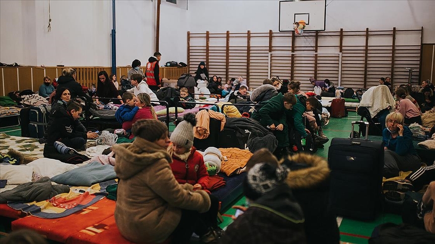 Rusya-Ukrayna savaşı nedeniyle Ukrayna'dan kitleler halinde kaçışlar sürüyor