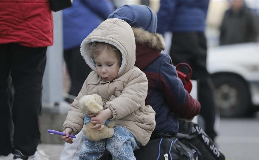 Train station in Ukrainian city of Lviv packed with people trying to flee war