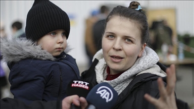 Ukrayna'daki savaştan kaçan siviller endişeli ve evlerine dönmek istiyor