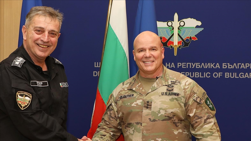 Командующий сухопутными войсками НАТО прибыл в Болгарию