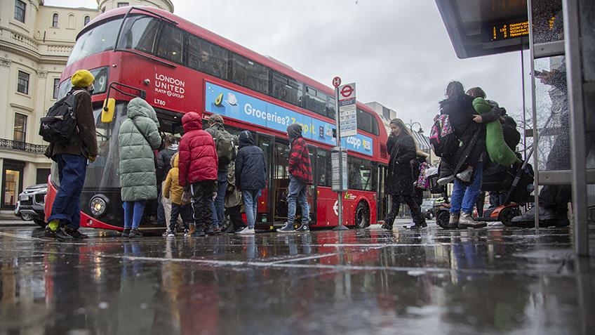 Segunda jornada de la huelga de trabajadores del transporte afecta a miles de personas en Londres 