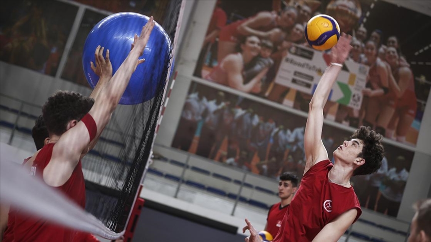 Türk voleybolu 13 yıldır 'okullu'