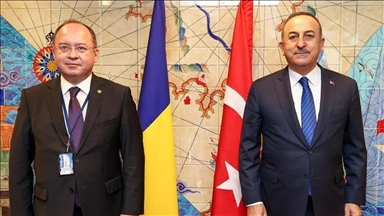 Чавушоглу обсудил с британским и румынским коллегами ситуацию в Украине