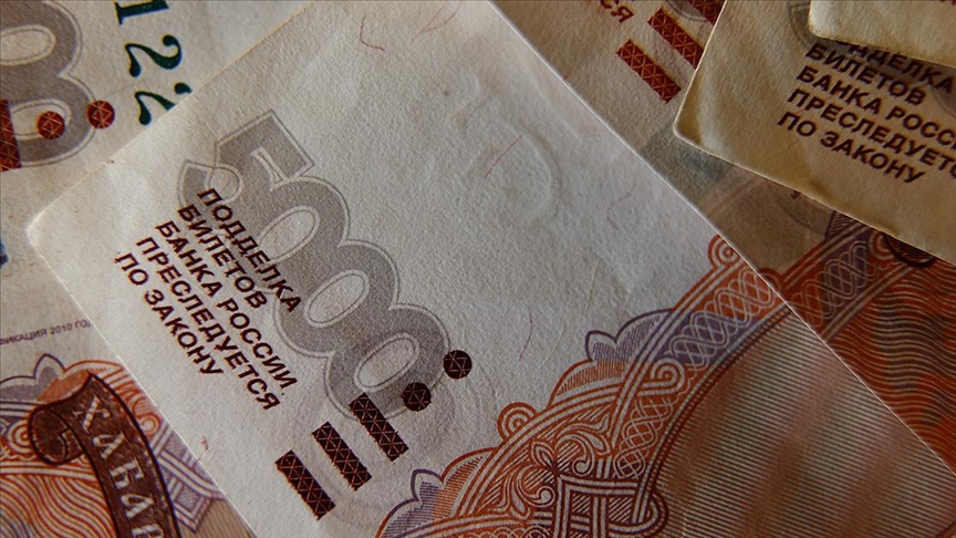 Rusya'da 'dost olmayan' ülke şirketlerine rubleyle borç ödemesi yapılacak