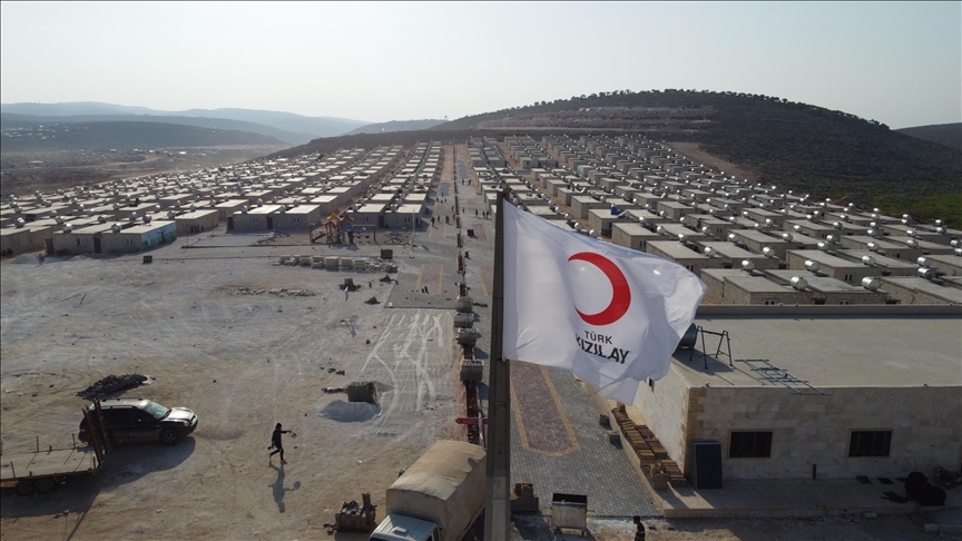 الهلال الأحمر التركي يبني 50 ألف منزل ويسلمها لنازحي إدلب (تقرير)
