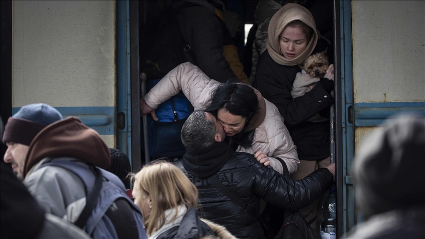 Civiles huyen en trenes de Kiev en medio del cese al fuego temporal declarado por Rusia