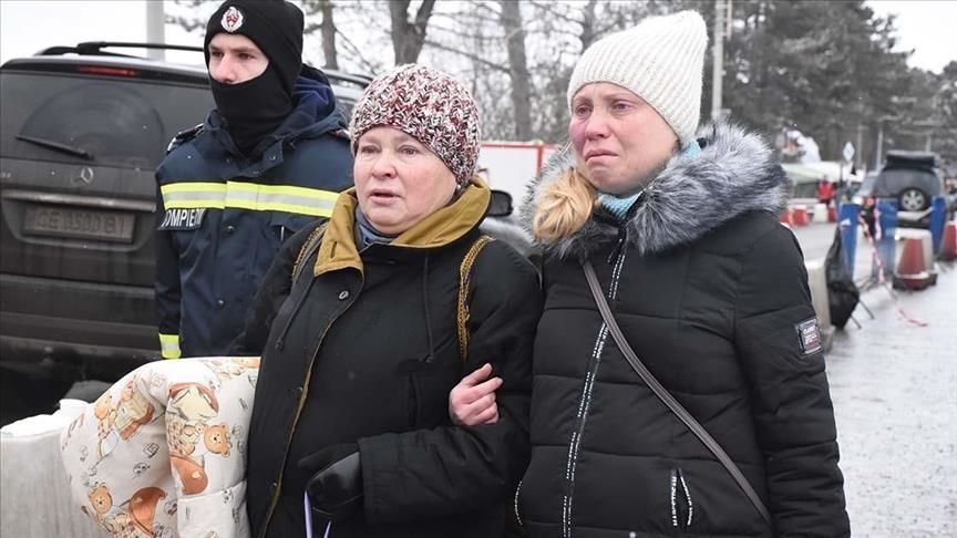 L’afflux de réfugiés se poursuit de l'Ukraine vers la Hongrie et la Roumanie