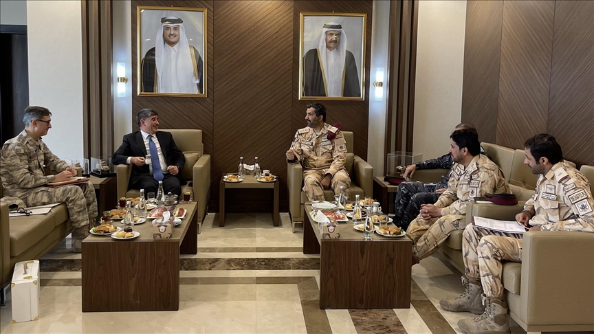 تركيا وقطر تبحثان تعزيز العلاقات العسكرية