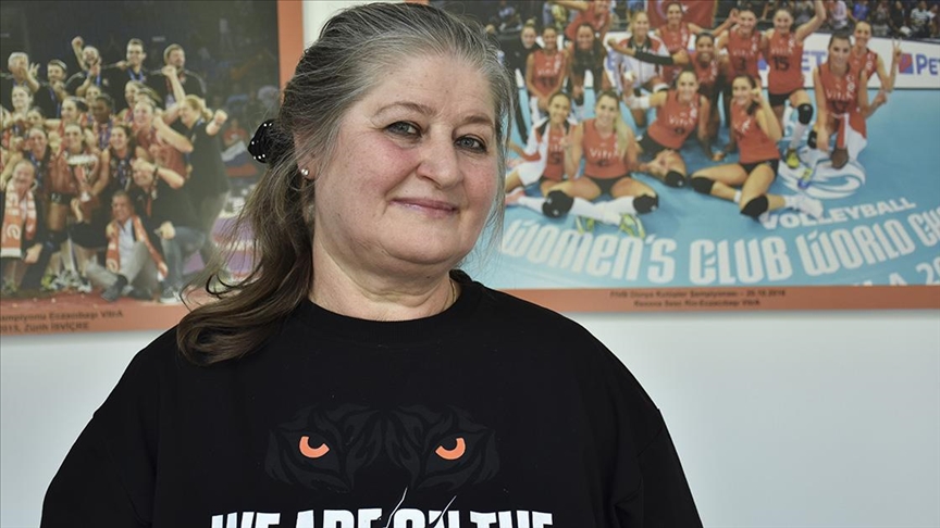 Eczacıbaşı Kulübünün Perihan Ablası 26 yıldır sporculara annelik yapıyor