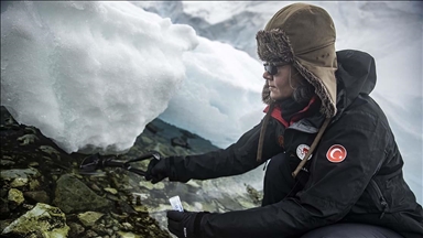 Antarktika Seferi’nin kadın görevlisi 'biyoteknolojik ilaçların' peşinde