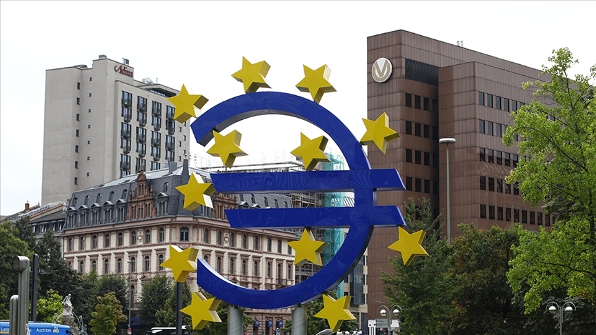 Jeopolitik riskler ECBnin planlarını suya düşürdü