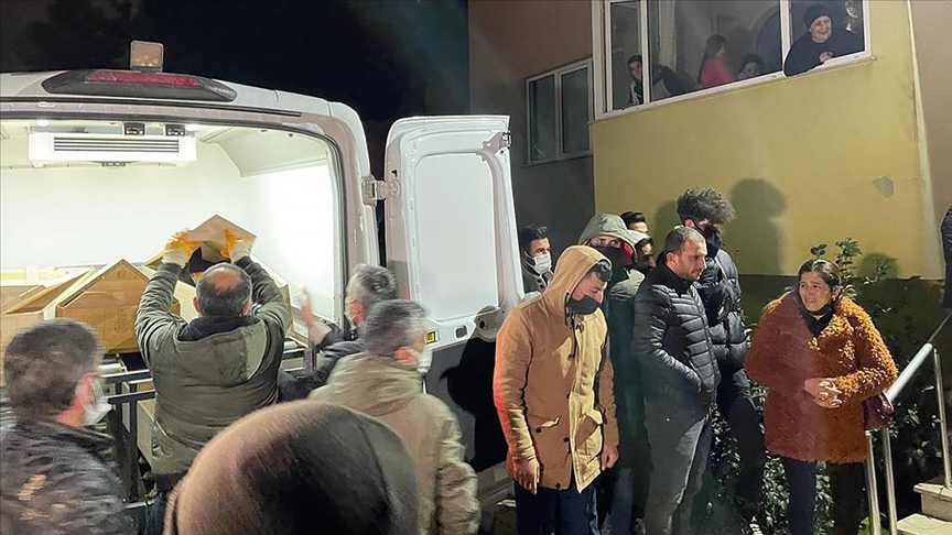 Beylikdüzü'nde bir kişi, eşi ve iki çocuğunu öldürüp intihar etti 