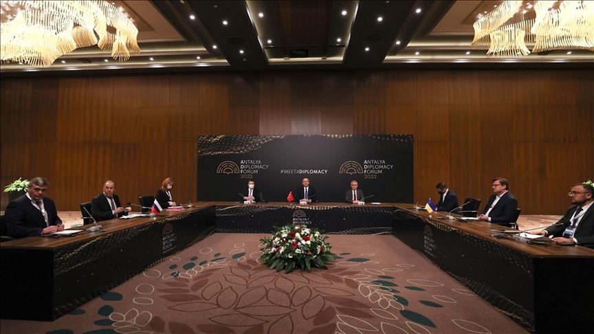 نشست سه‌جانبه وزرای خارجه ترکیه، روسیه و اوکراین پایان یافت