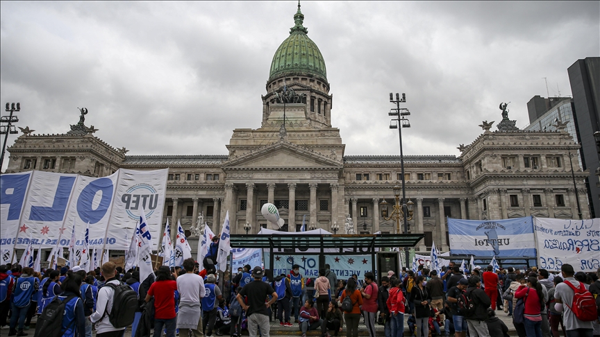 Hundreds Protest In Argentina Against IMF Deal