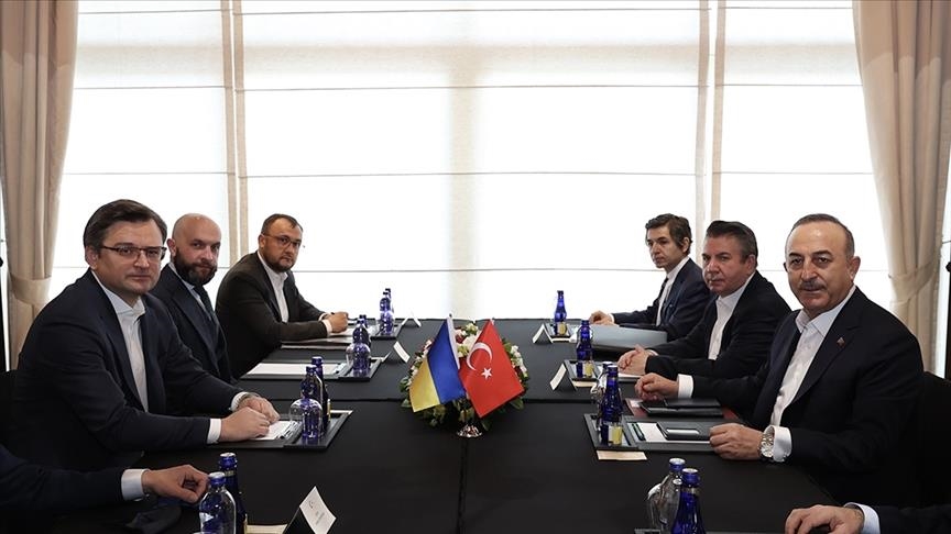 Turquie: Cavusoglu et Kuleba s'entretiennent avant la réunion tripartite avec Lavrov