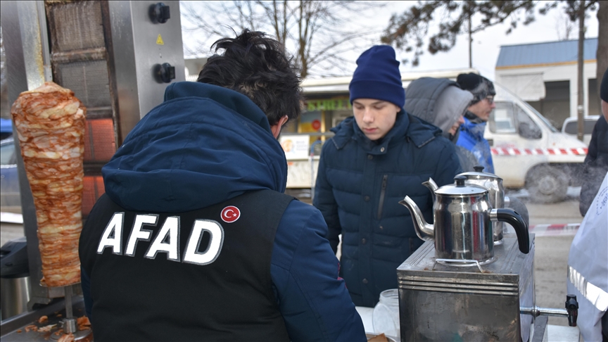 AFAD'ın Romanya-Ukrayna sınırındaki sıcak yemek dağıtımı sürüyor