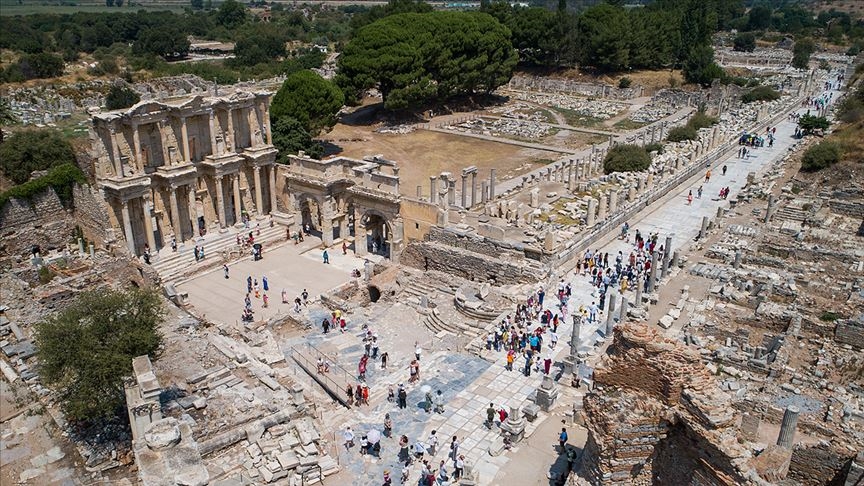 Efes Antik Kentinin etrafını saran surlar analiz ediliyor