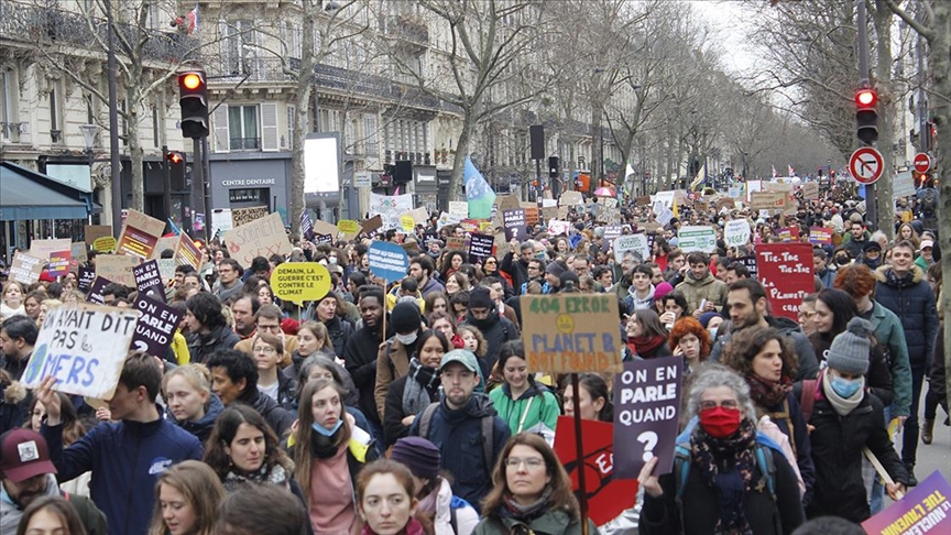Fransada on binler iklim için yürüdü