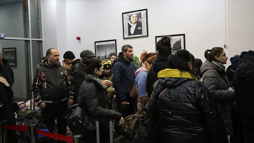 Эвакуированные из Украины 155 граждан Азербайджана отправлены на родину