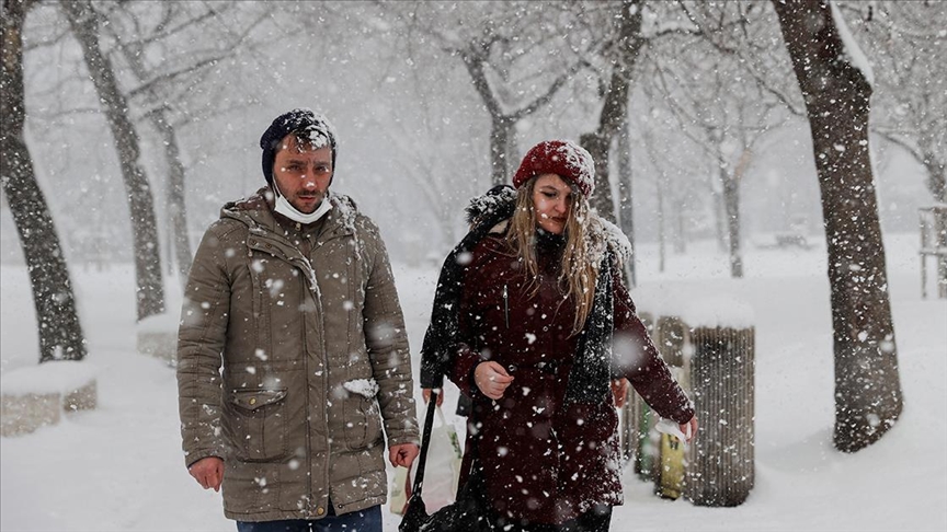 İstanbulda kar yağışı sabah saatlerinde etkisini artırdı