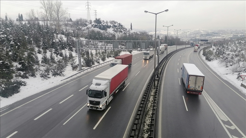 Tır ve kamyonların Kocaeliden İstanbul ve Anadoluya geçişlerine izin veriliyor